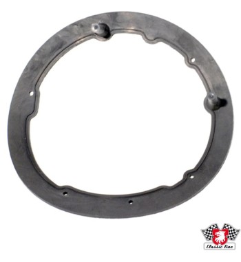 Seal between wing and headlamp, rubber