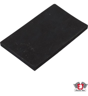 Rubber underlay for gas tank