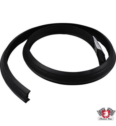 Rubber seal for bonnet rear