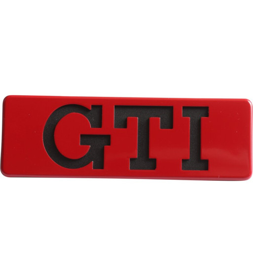 Godło GTI, boczne, czarne litery na czerwonym tle