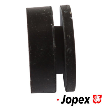 Grommet between wiper motor and body