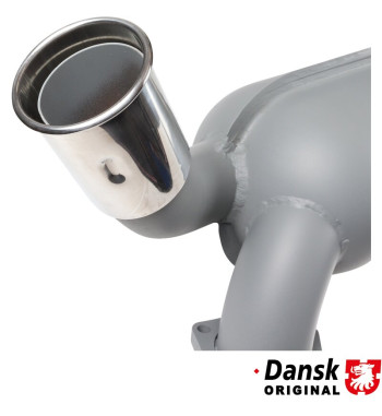 Tylny wydech, z jedną rurą wydechową Ø60 mm. Wykonany ze stali aluminiowanej, z zewnętrzną powłoką w kolorze szarym, odporną na 