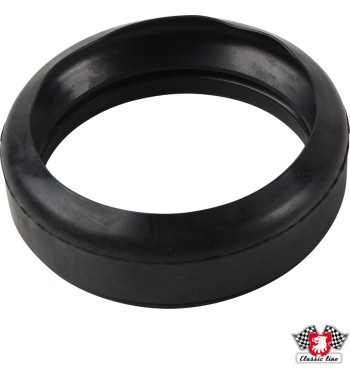 Gasket between oil tank, oil filter and inner rear wing