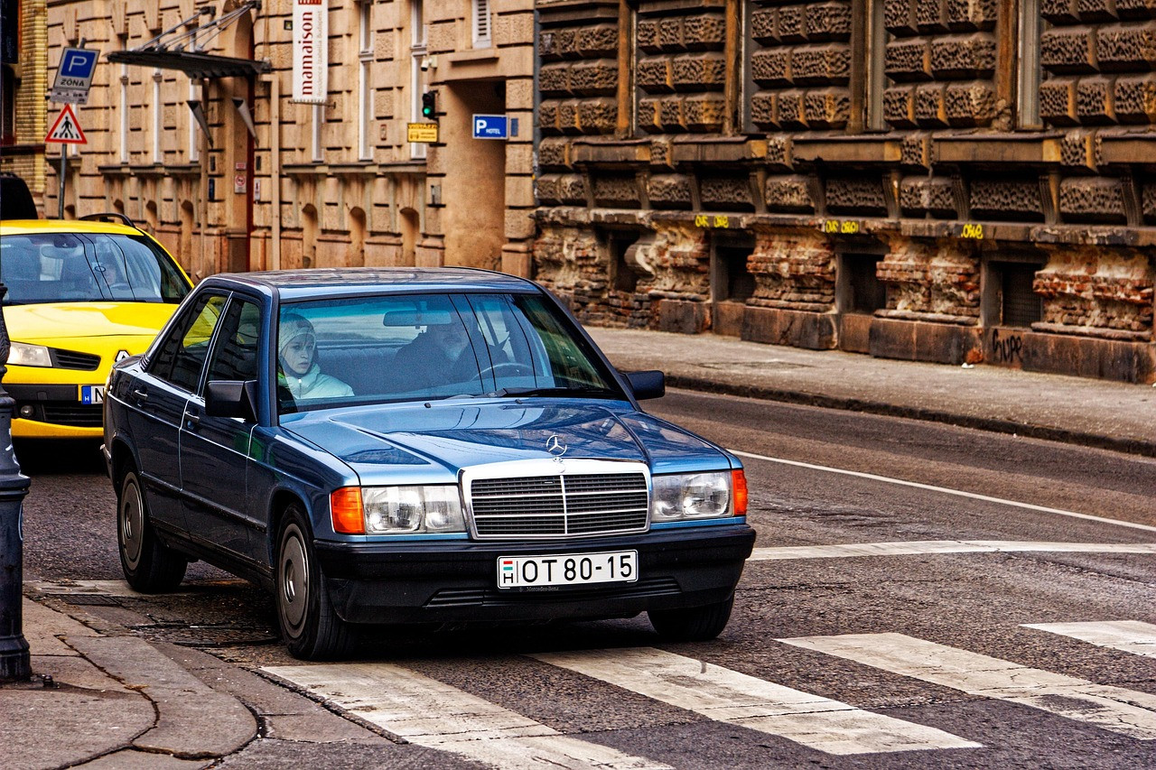 Granatowe nakładki na progi do Merca
